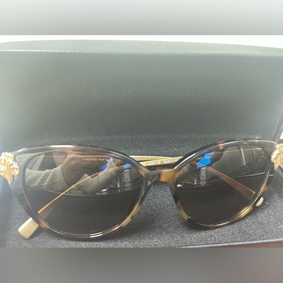 Versace sunglasses - Picture 2 of 5